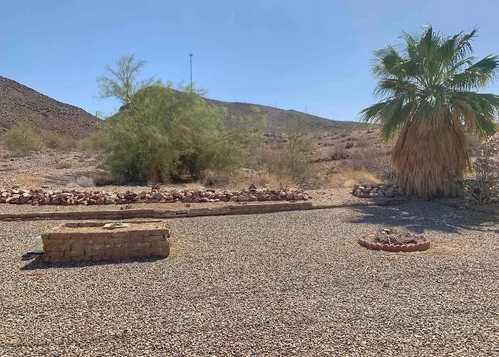 Desert Backdrop With Firepit Pets And Nature Access *
