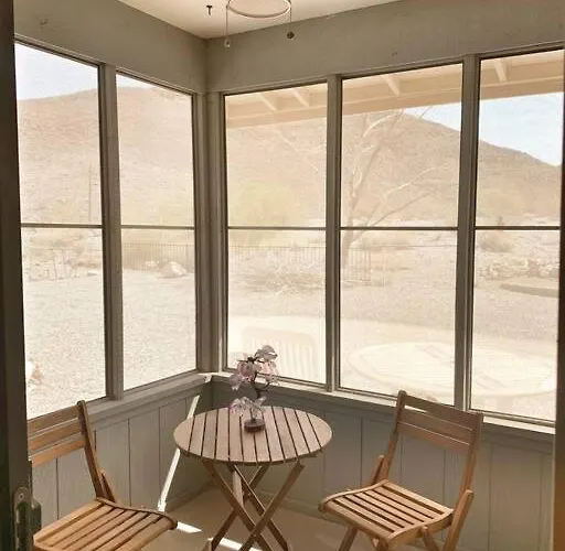 Desert Backdrop With Firepit Pets And Nature Access Holiday home *